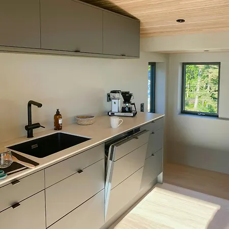 Modern House At Rossesund 度假居 肖姆